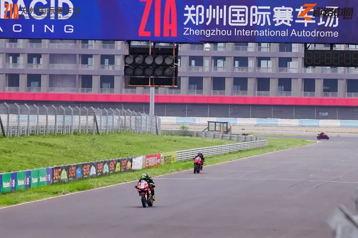 逐鹿中原郑州国际赛车场嘉年华 2026年5月16日 赛车巡游