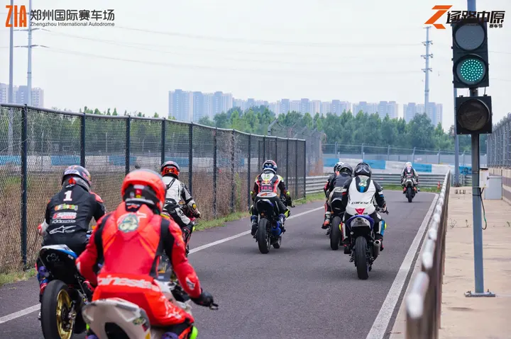 逐鹿中原郑州国际赛车场嘉年华 2026年5月16日 观众区盛况