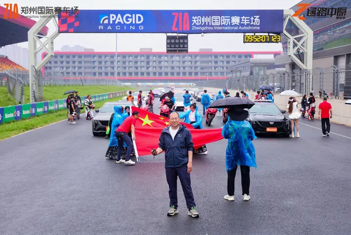 逐鹿中原郑州国际赛车场嘉年华 2026年5月17日 维修区备战