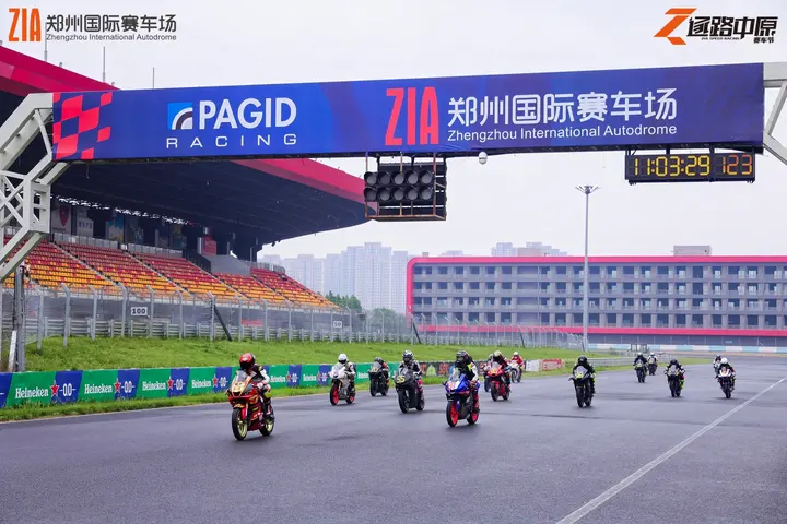 逐鹿中原郑州国际赛车场嘉年华 2026年5月17日 维修区备战
